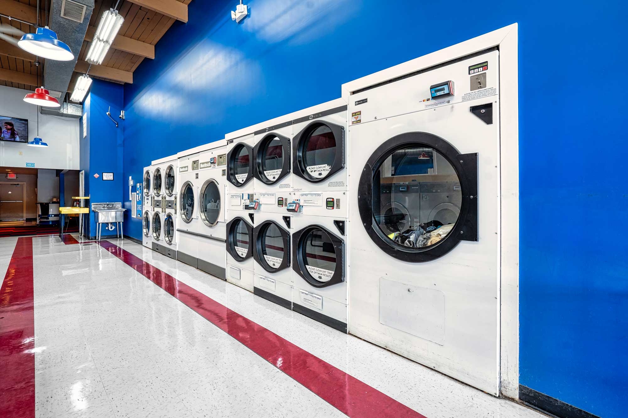 Laundromat Services Prairie Breeze Express Laundry Lawrence, KS